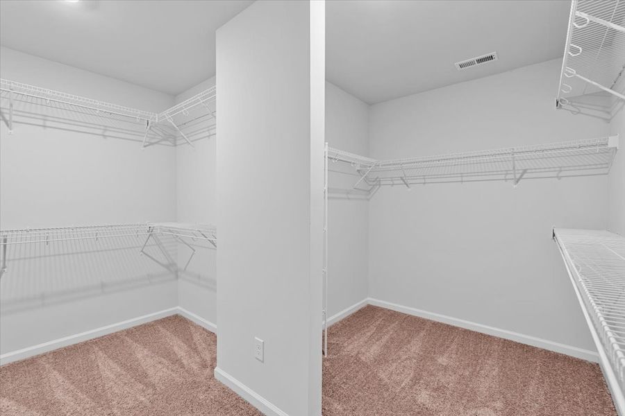 Spacious, unfurnished interior of a new home in Fieldstone, Lexington (Image 35).