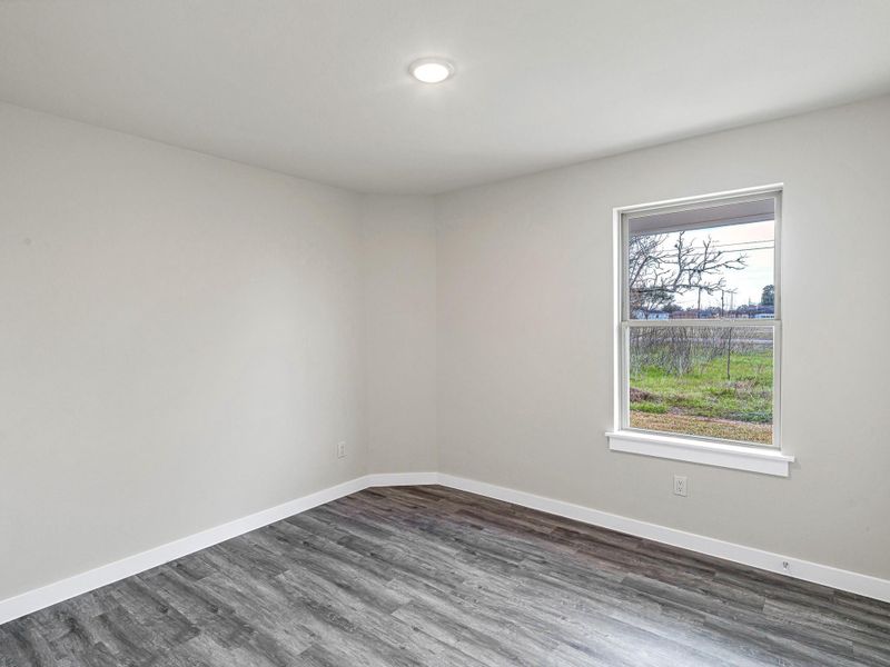 Spacious, unfurnished interior of a new home in , Hempstead (Image 14).