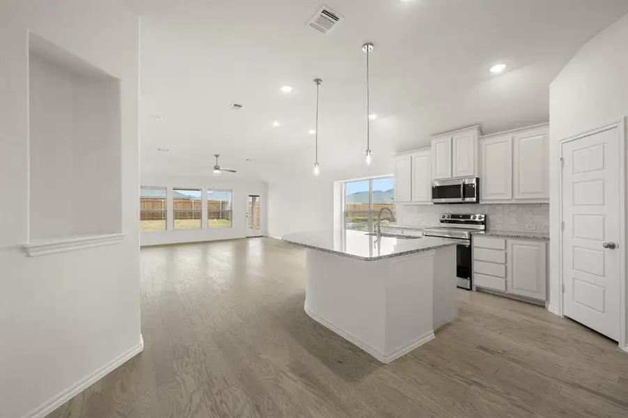 4532 Lyre Leaf- Kitchen 4532 Lyre Leaf- Kitchen