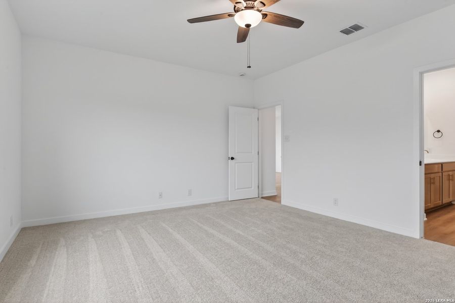 Spacious, unfurnished interior of a new home in Saddlebrook Ranch, Schertz (Image 20).