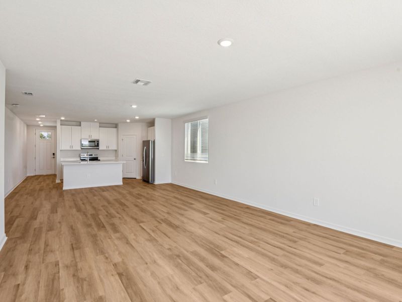 Spacious, unfurnished interior of a new home in Hilltop Vistas, Dade City (Image 12).