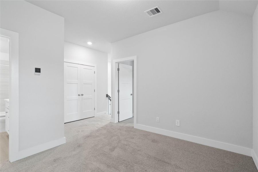 Spacious, unfurnished interior of a new home in Madeley Creek, Conroe (Image 25). Spacious, unfurnished interior of a new home in Madeley Creek, Conroe (Image 25).