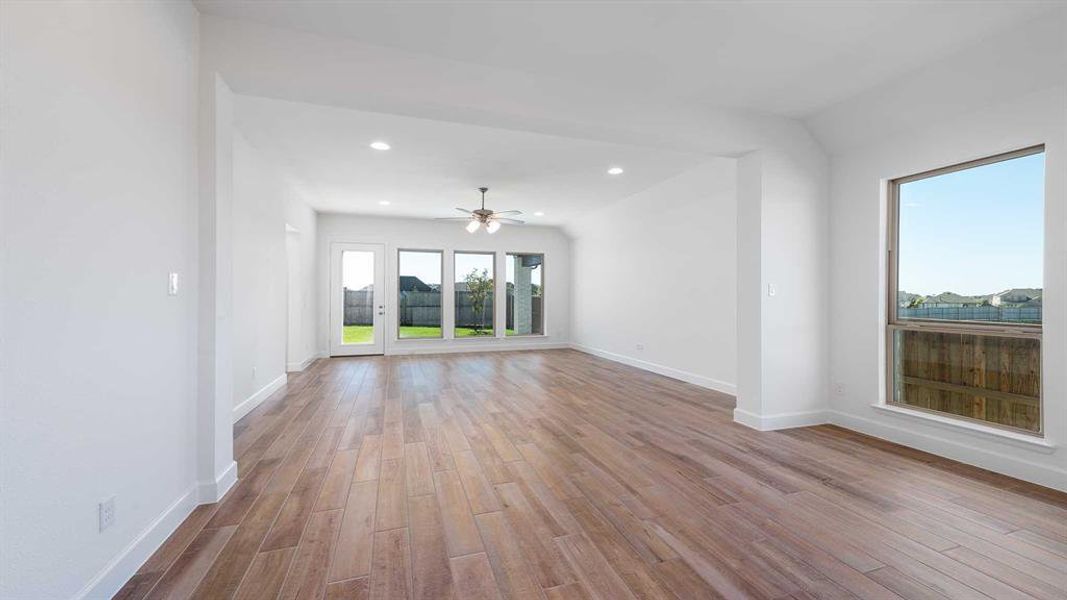 Spacious, unfurnished interior of a new home in Devonshire - Reserve 45', Forney (Image 19). Spacious, unfurnished interior of a new home in Devonshire - Reserve 45', Forney (Image 19).