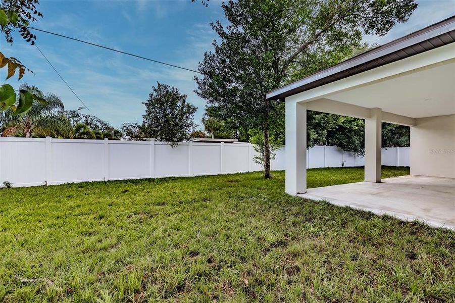 Exterior details and patio area of a home in , New Port Richey (Image 3).