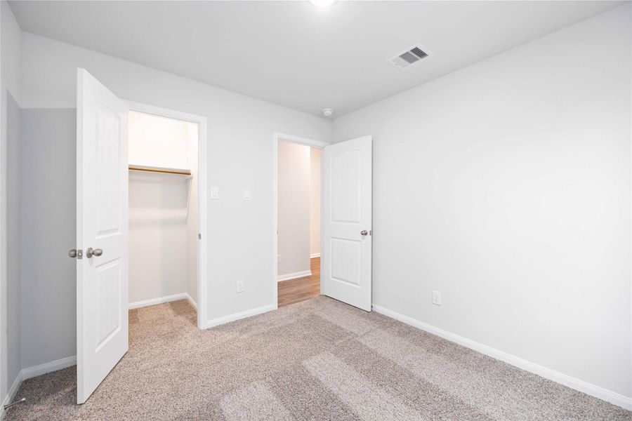 Spacious, unfurnished interior of a new home in Sandrock Station, Houston (Image 9).