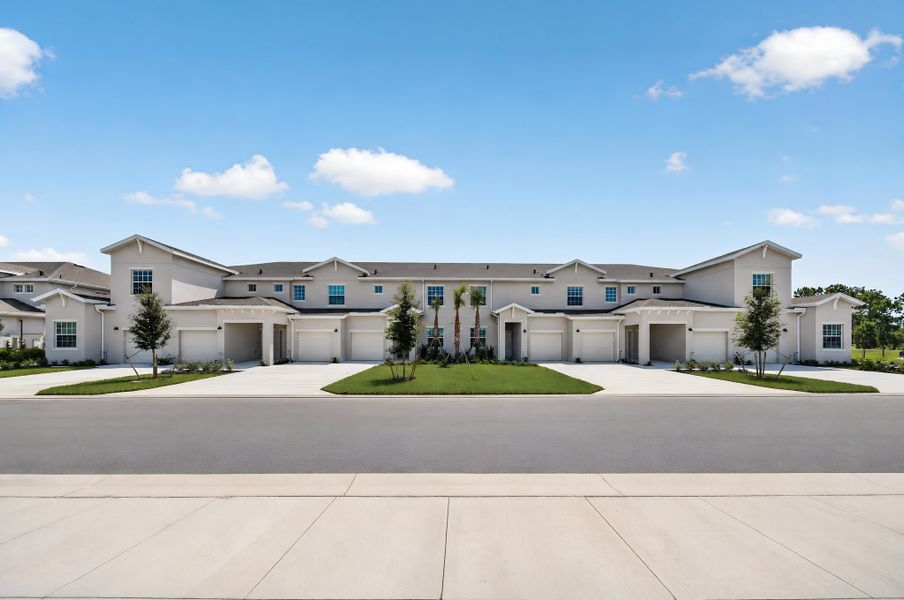 Community amenities in Ibis Landing Golf & Country Club, Lehigh Acres (Image 8).