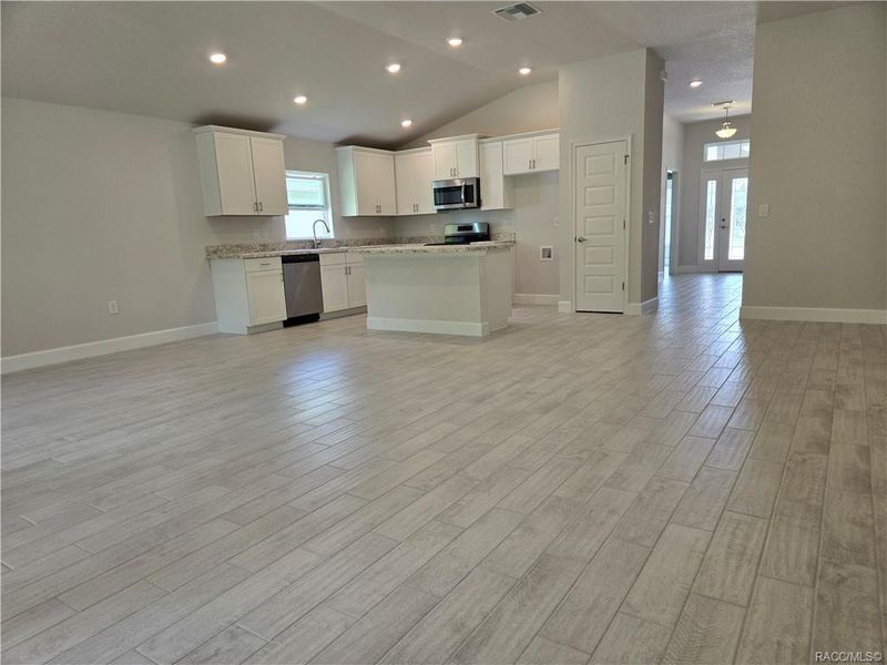 Spacious, unfurnished interior of a new home in Wyld Palms, Inverness (Image 17).