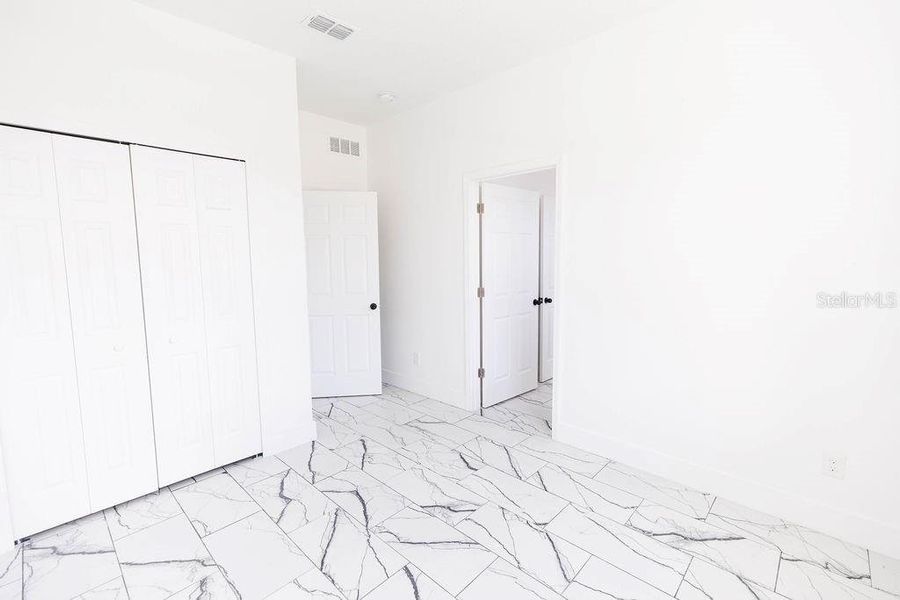 Spacious, unfurnished interior of a new home in , Apopka (Image 8).