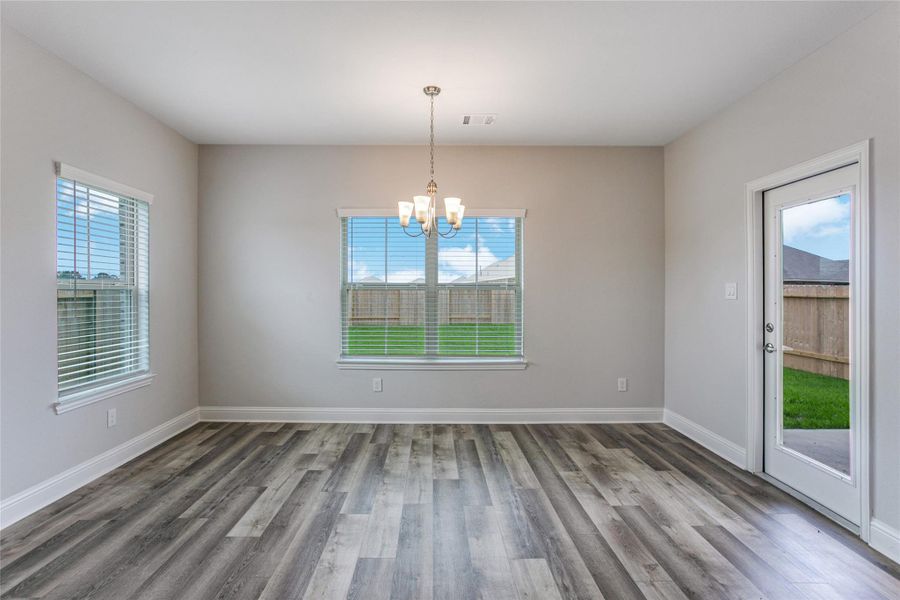 Spacious, unfurnished interior of a new home in Bayou Maison, Dickinson (Image 15).