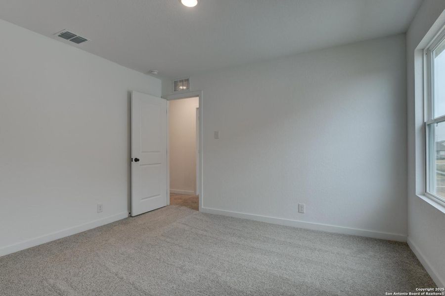 Spacious, unfurnished interior of a new home in , Schertz (Image 16).