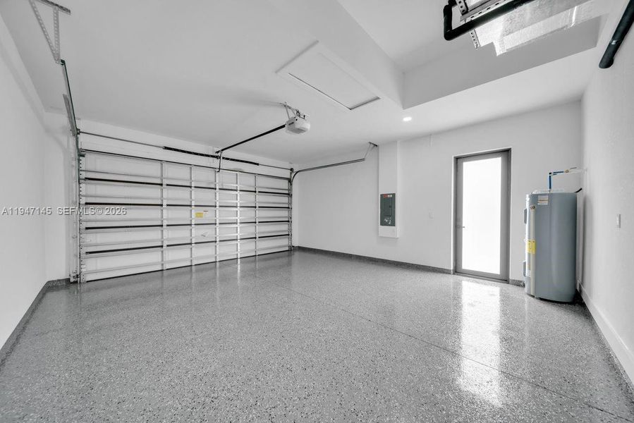 Spacious, unfurnished interior of a new home in , Lehigh Acres (Image 29).