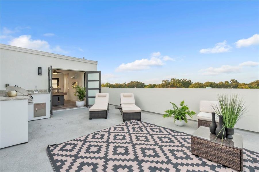 Exterior details and patio area of a home in , Pinellas Park (Image 30).
