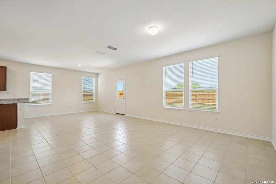 Spacious, unfurnished interior of a new home in Legend Heights - Heritage Collection, New Braunfels (Image 20). Spacious, unfurnished interior of a new home in Legend Heights - Heritage Collection, New Braunfels (Image 20).