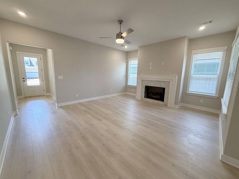 Spacious, unfurnished interior of a new home in Lockwood, Collierville (Image 15).