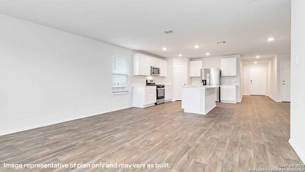 Spacious, unfurnished interior of a new home in Redbird Ranch, San Antonio (Image 25).