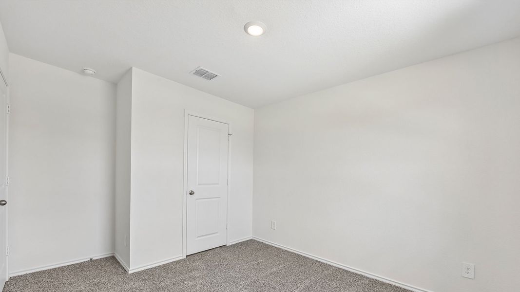 Spacious, unfurnished interior of a new home in Valverde, Bastrop (Image 33).