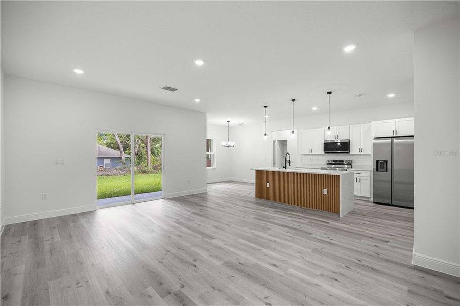 Spacious, unfurnished interior of a new home in , Citrus Springs (Image 12).