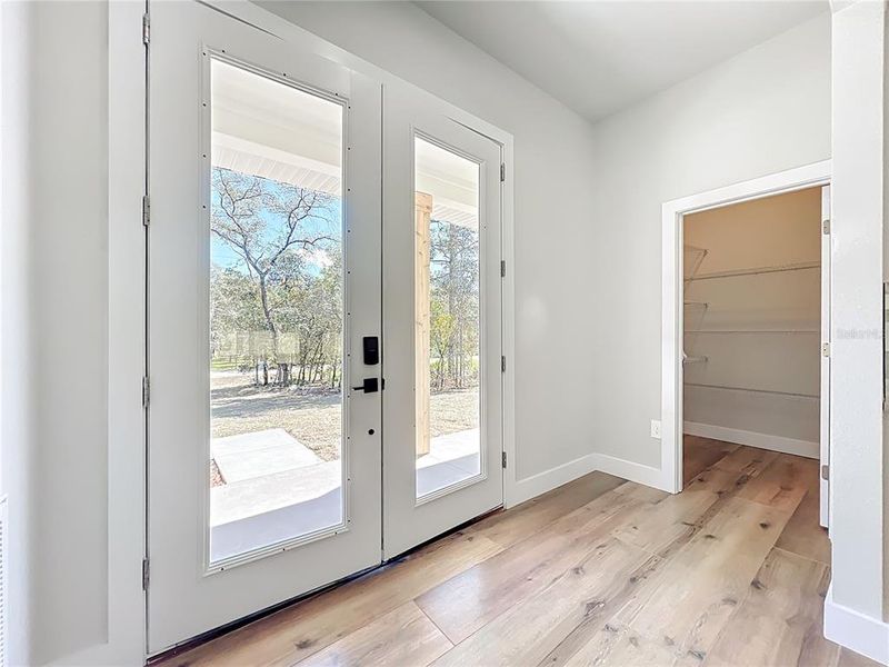 Spacious, unfurnished interior of a new home in , Dunnellon (Image 11).