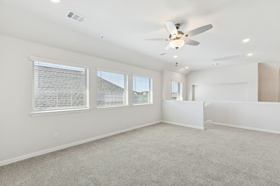 Spacious, unfurnished interior of a new home in Las Lomas, Forney (Image 13).