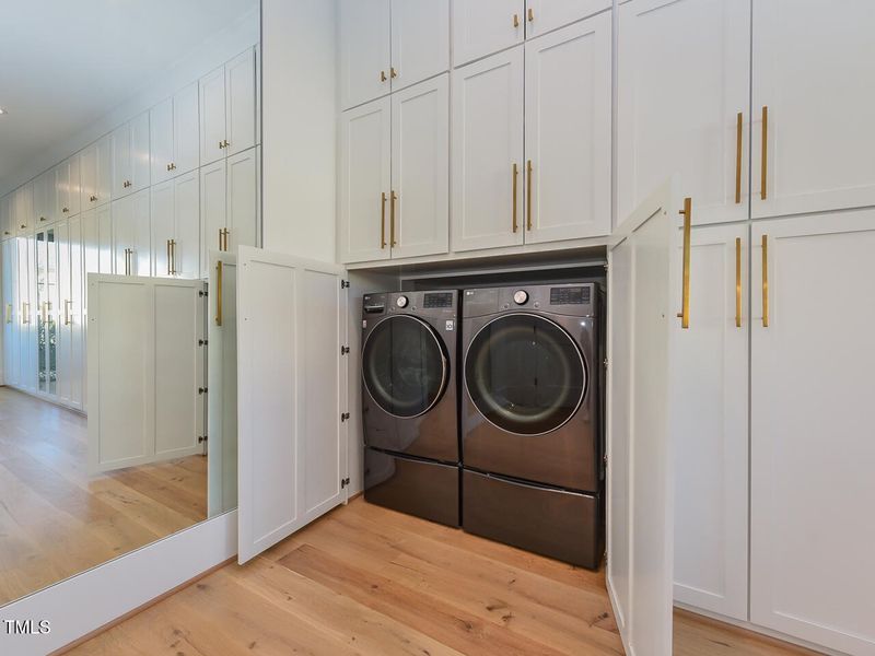 Interior - Owner Suite Closet - laundry