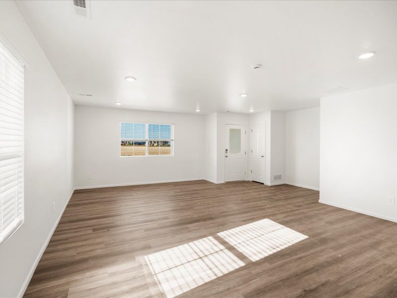 Spacious, unfurnished interior of a new home in Skyview at High Point, Aurora (Image 9).