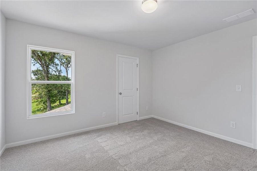 Spacious, unfurnished interior of a new home in Magnolia Trace, Flowery Branch (Image 12).