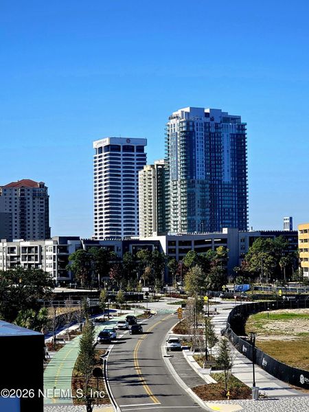 Condo located in Jacksonville, FL showcasing its design and architecture (Image 17).