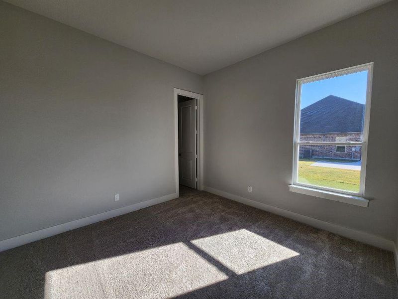 Spacious, unfurnished interior of a new home in Rocky Top, Krum (Image 14).