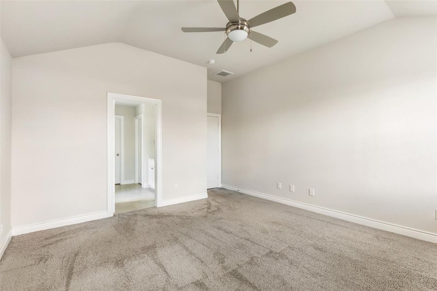 Spacious, unfurnished interior of a new home in Grand Oaks Reserve, Cleveland (Image 24).