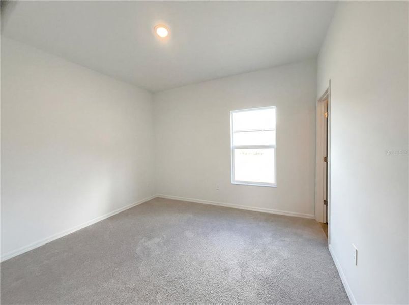 Spacious, unfurnished interior of a new home in Grand Park, Dunnellon (Image 20).