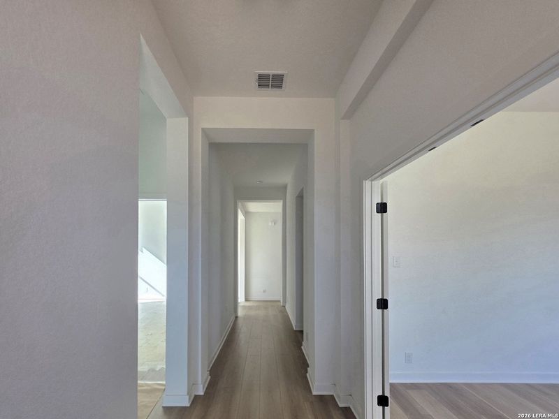 Spacious, unfurnished interior of a new home in Saddlebrook Ranch, Schertz (Image 4).