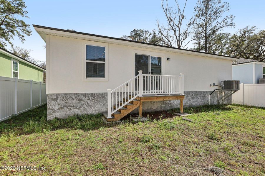 Exterior details and patio area of a home in , Jacksonville (Image 14).