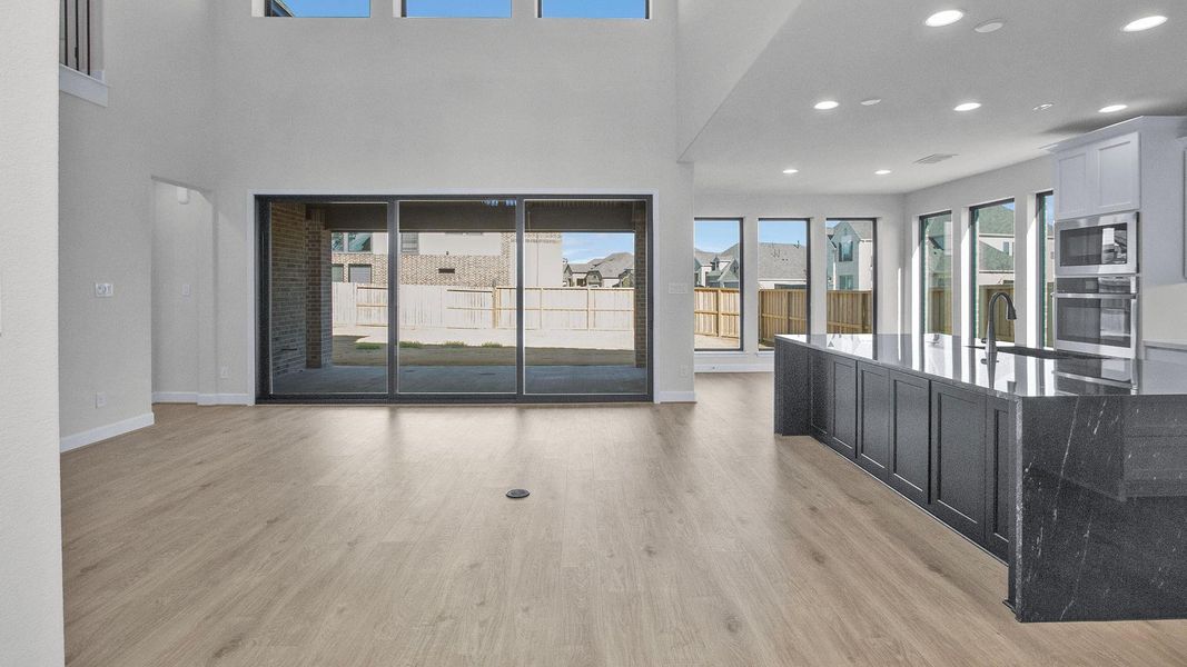 Spacious, unfurnished interior of a new home in Riceland, Mont Belvieu (Image 12).