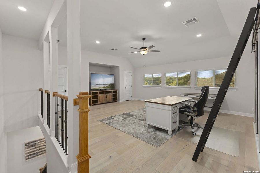 Furnished interior view inside a new home in Waldsanger, New Braunfels (Image 9).