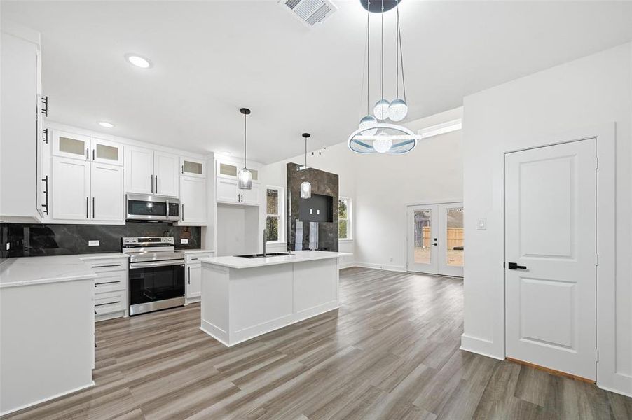 Furnished interior view inside a new home in , Dallas (Image 9).