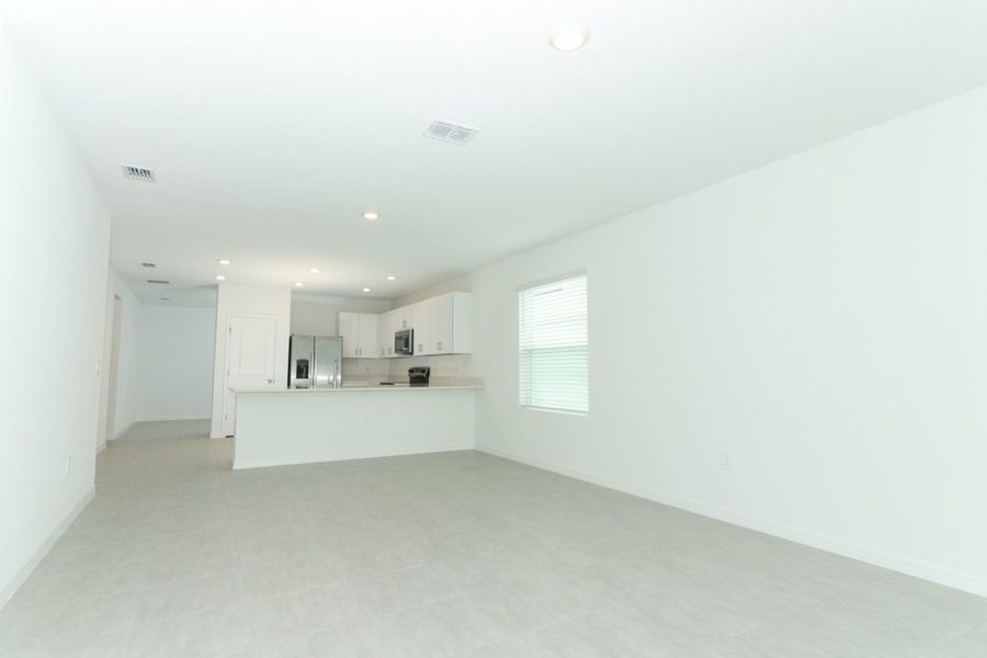 Spacious, unfurnished interior of a new home in Marion Creek, Haines City (Image 22).