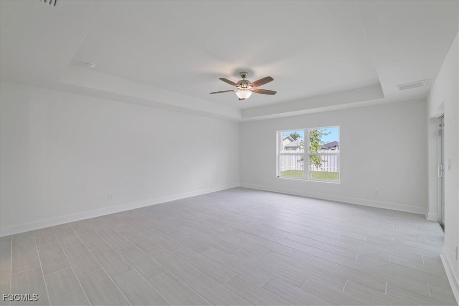 Spacious, unfurnished interior of a new home in Cape Coral, Cape Coral (Image 18).