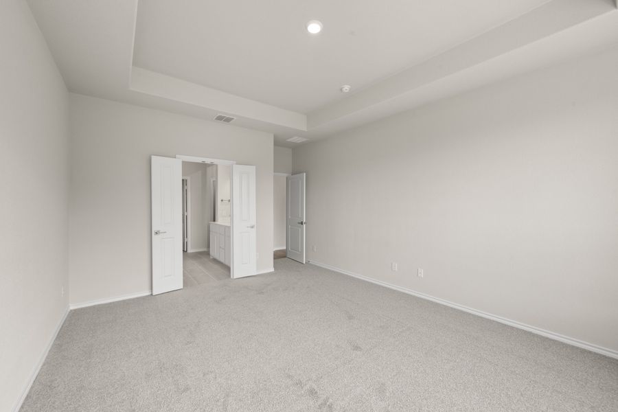 Spacious, unfurnished interior of a new home in Pirate Village, Granbury (Image 20).