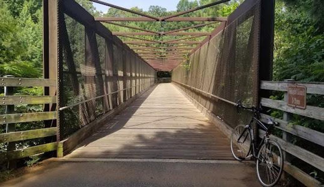 Spacious, unfurnished interior of a new home in Sanders Park, Austell (Image 13).