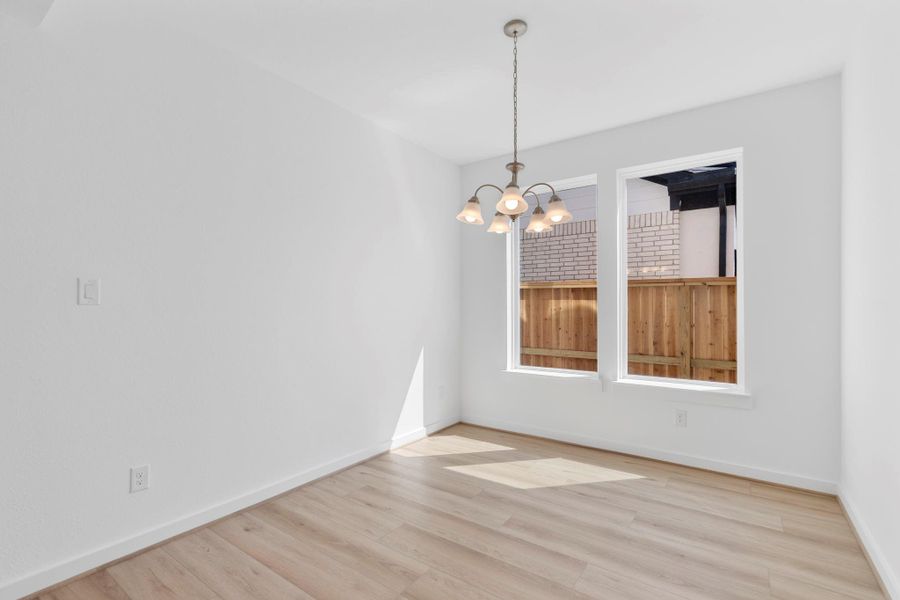 Spacious, unfurnished interior of a new home in Sienna 45', 50', Missouri City (Image 14). Spacious, unfurnished interior of a new home in Sienna 45', 50', Missouri City (Image 14).