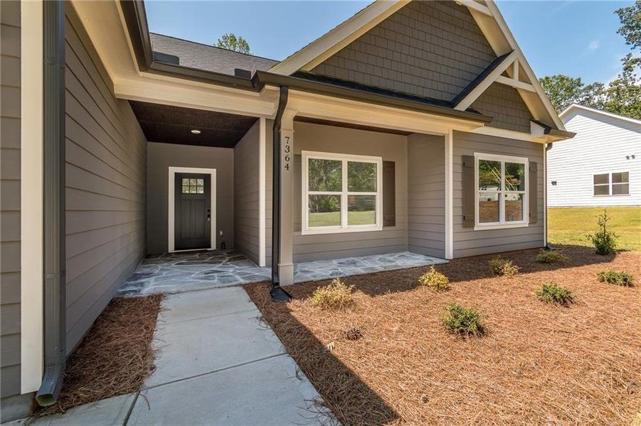Exterior details and patio area of a home in , Murrayville (Image 18).