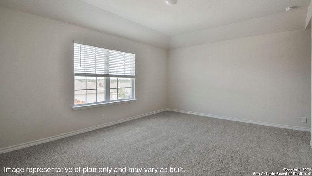 Spacious, unfurnished interior of a new home in Stonehill, San Antonio (Image 9).