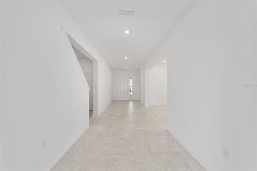 Spacious, unfurnished interior of a new home in Calesa Township, Ocala (Image 42).