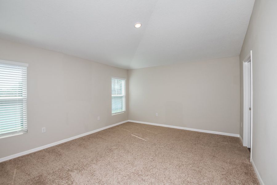 Spacious, unfurnished interior of a new home in Scenic Terrace, Haines City (Image 12).