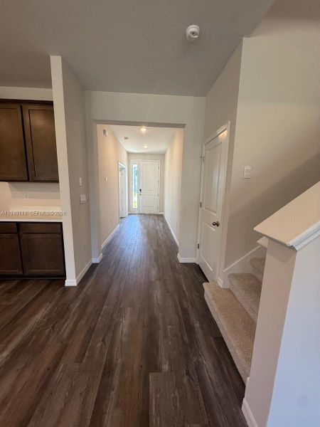 Spacious, unfurnished interior of a new home in , Land O' Lakes (Image 26).