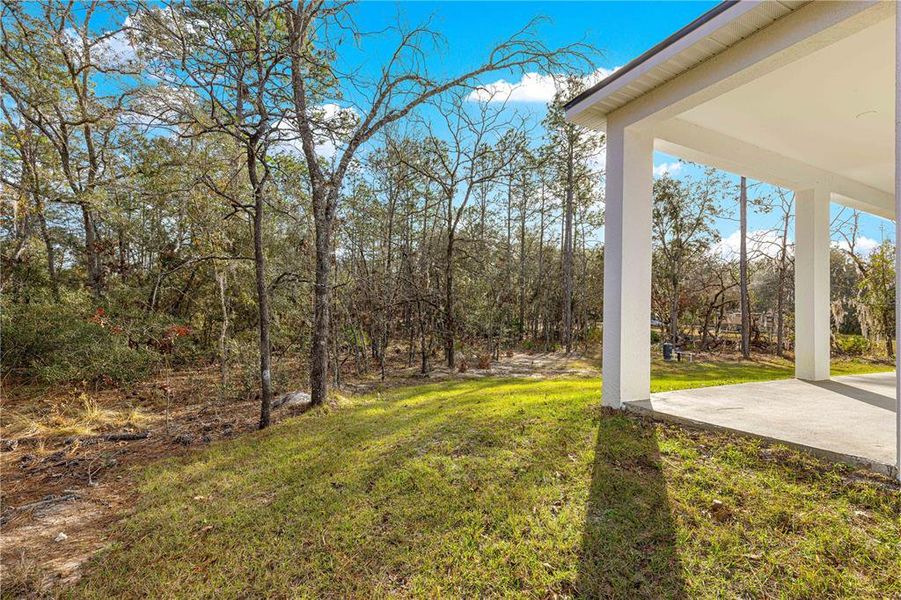 Exterior details and patio area of a home in , Dunnellon (Image 3).