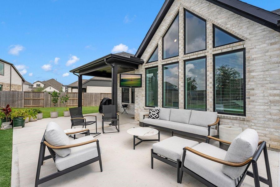 Exterior details and patio area of a home in Meridiana 40', 65', Manvel (Image 19).