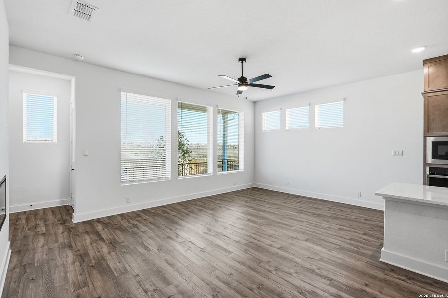 Spacious, unfurnished interior of a new home in Prominence, San Antonio (Image 27).