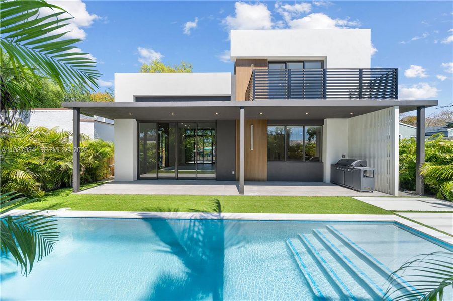 Exterior details and patio area of a home in , Miami (Image 25).