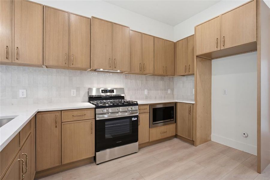 Furnished interior view inside a new home in , Dallas (Image 11).